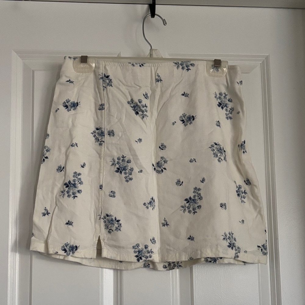 American Eagle Outfitters White and Blue Floral Skirt